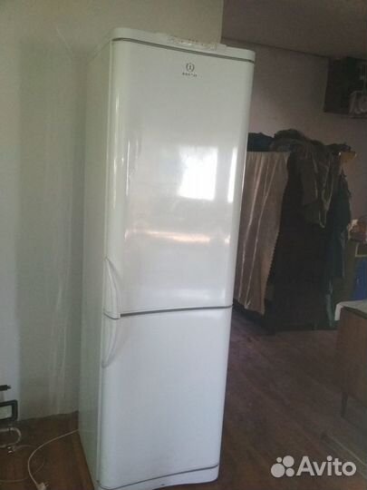 Холодильник морозильник Indesit C240G 370литров