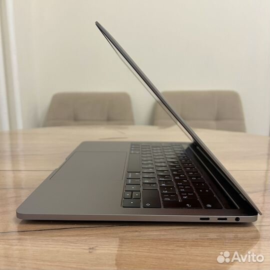 Apple macbook pro 13 2019 16/256gb