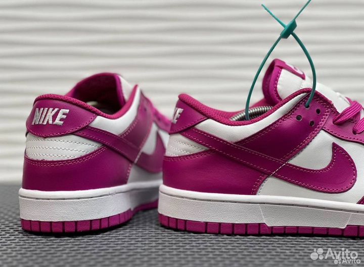 Nike SB Dunk Low Фуксия