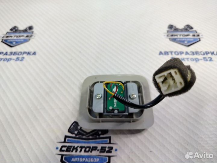 Кнопка люка Nissan Qashqai J10