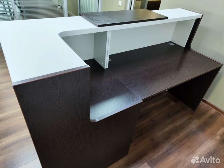 Стойка ресепшн новая