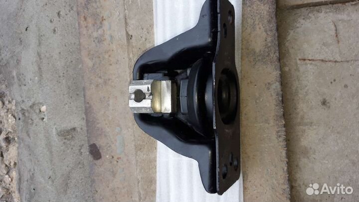 Подушка двигателя