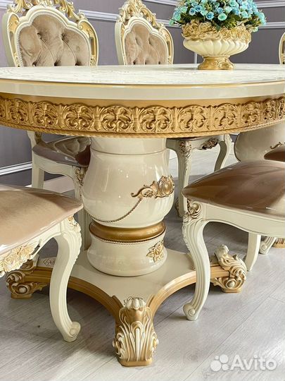 Кухонный стол и стулья