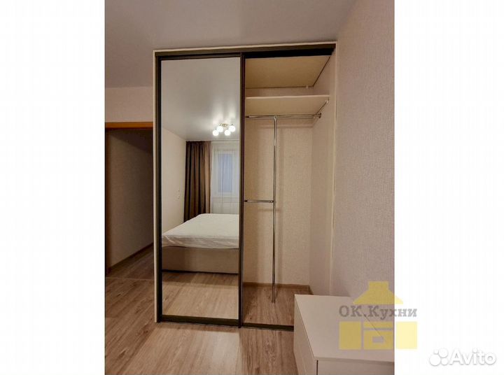 Шкаф с зеркалом