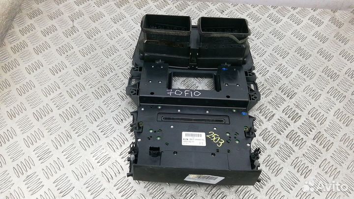 Консоль салона (центральная часть) Ford Explorer 5