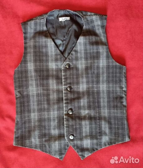 Школьное р.8-9 л жилет, брюки, рубашки