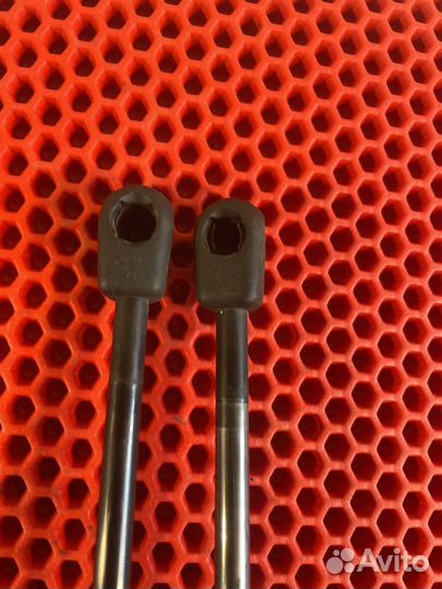 Амортизатор крышки багажника Hyundai Sonata 4 EF