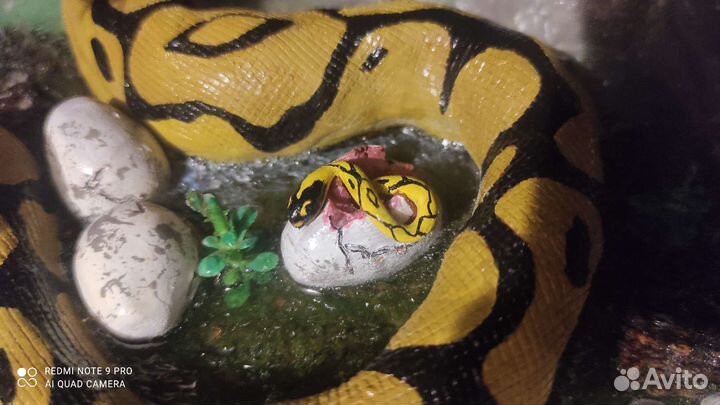 Статуэтка змея