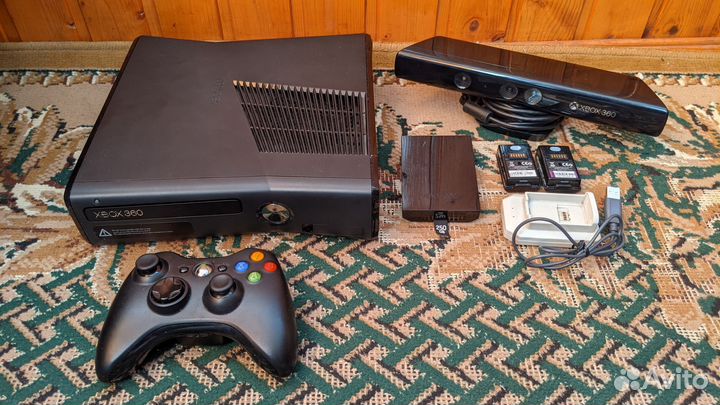 Xbox 360 Slim + 100 игр RGH3 / аксессуары