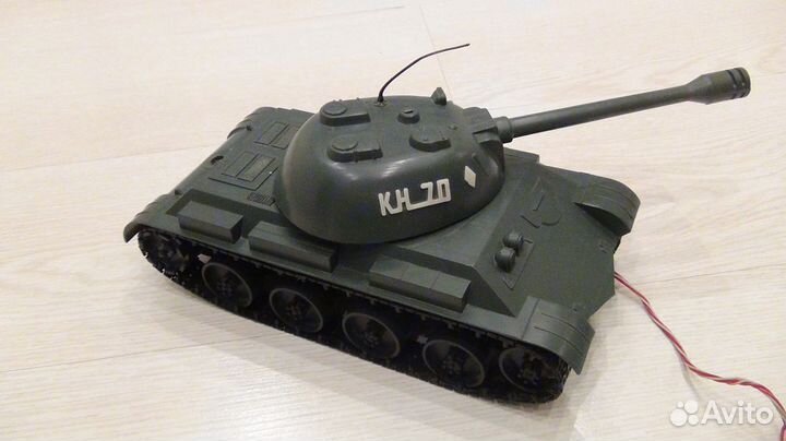Игрушечный танк кн 70 на пульте СССР