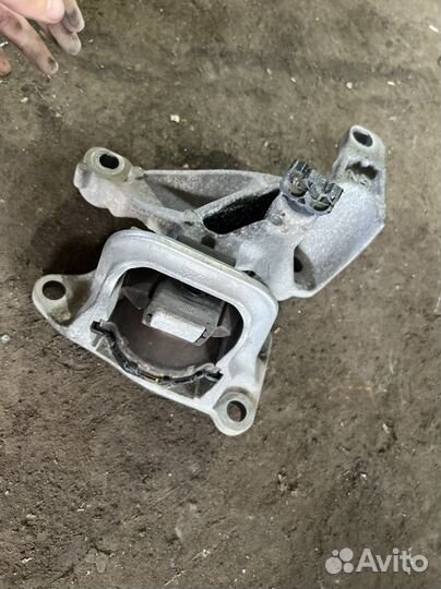 Опора подушка двигателя Renault Megane 3