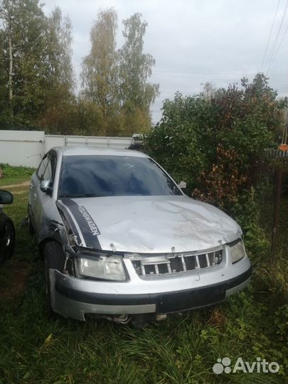 Volkswagen Passat 1.8 МТ, 1997, битый, 203 556 км