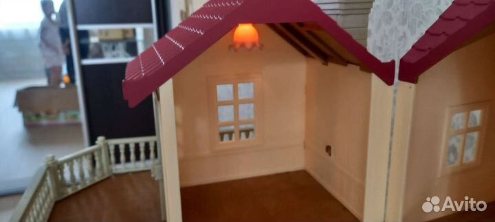 Sylvanian Families дом со светом и мебелью