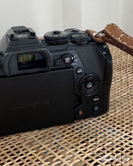 Беззеркальный фотоаппарат Olimpus OMD-EM 1 mark II