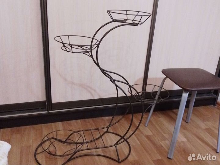 Подставка Чудесная напольная для 4-х растений