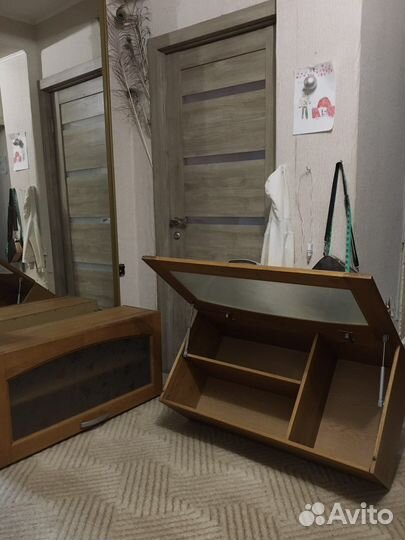 Навесные полки шкафчики кухонный гарнитур дуб