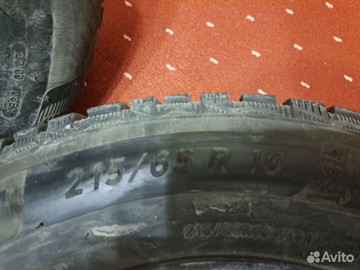 Michelin X-Ice North 4 215/65 R16