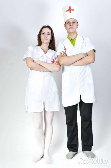 Медицинские халаты, костюмы 5 шт