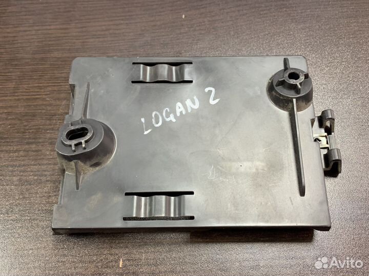 Кронштейн блока комфорта renault logan 2