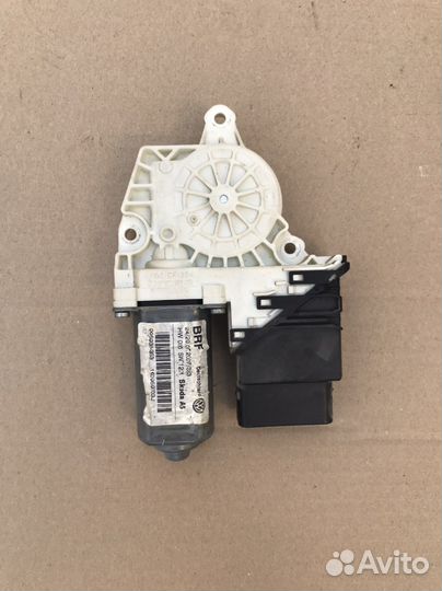 Моторчик стеклоподъемника задний Skoda Octavia A5