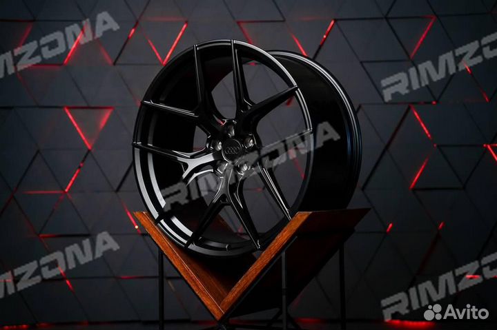 Кованый диск в стиле Audi R22 5x112