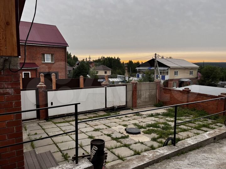 Коттедж 208,6 м² на участке 10 сот.