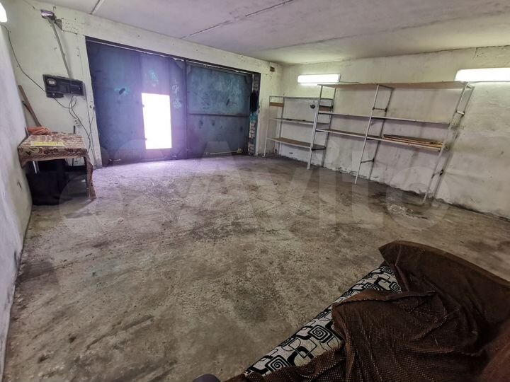 Гараж, > 30 м²