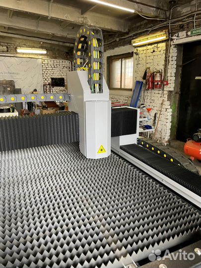 Лазерный станок для резки металла 1500*1000 1,5kW