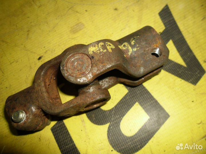 Рулевой карданчик Toyota Vitz NSP135