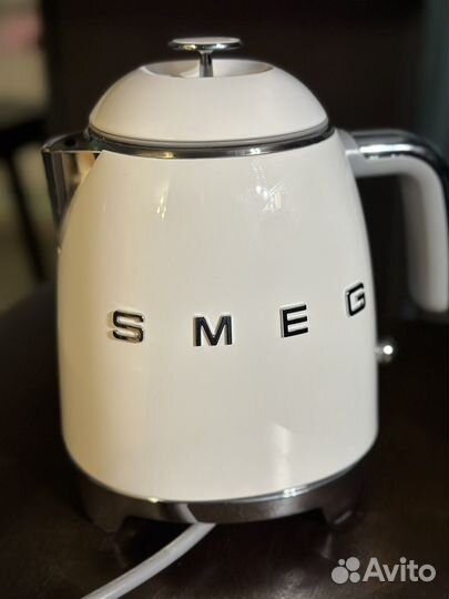 Smeg чайник белый