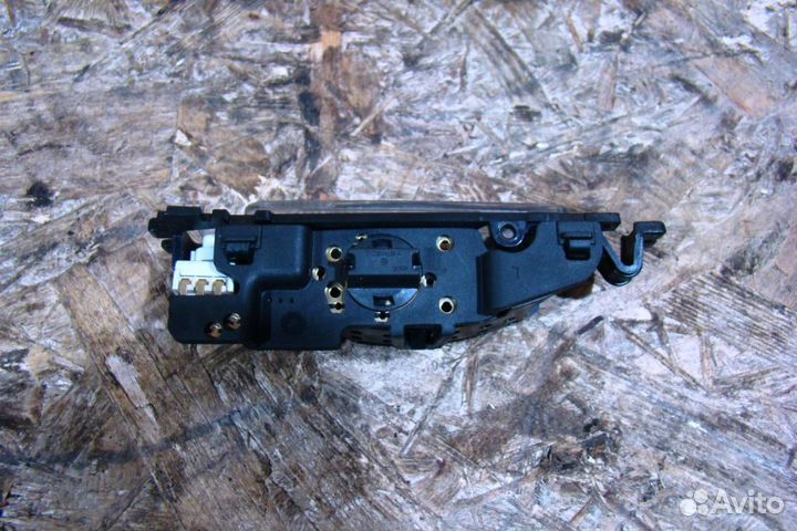 Ford Explorer Плафон салонный