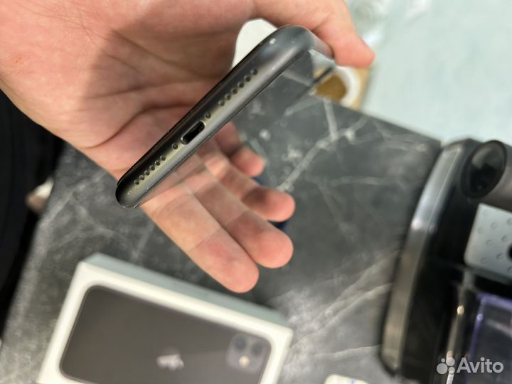 Телефон iPhone 11