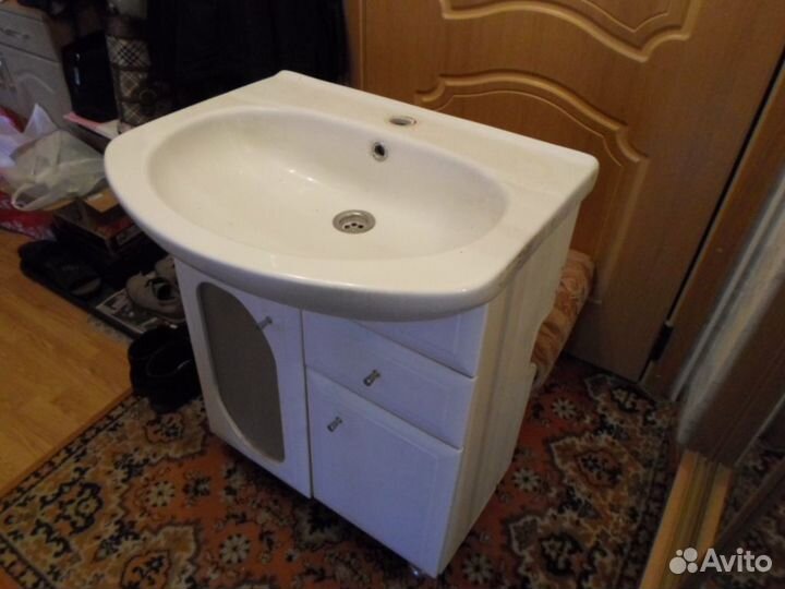Раковина с тумбой