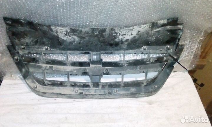 Решетка радиатора передняя Chevrolet Niva