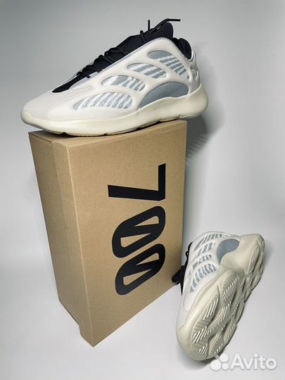 Мужские кроссовки adidas Yeezy boost 700v3