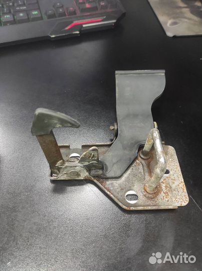 Крючок капота multivan t5 03-09