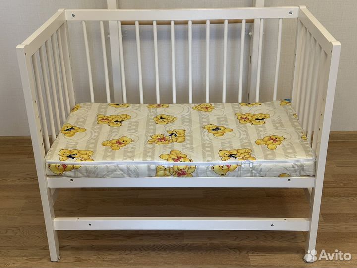 Кроватка детская 95 на 54 белая с матрасом