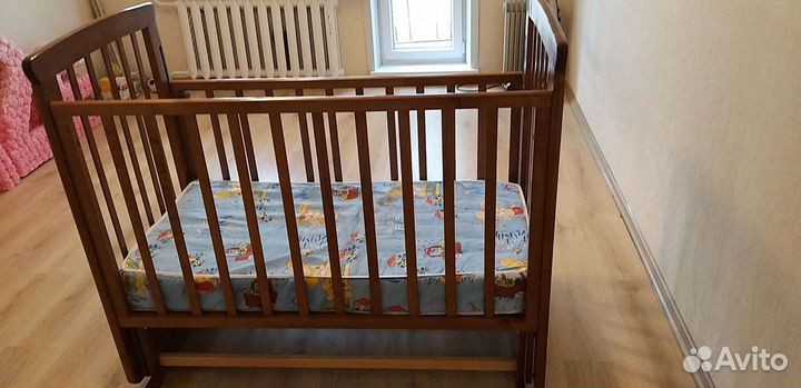 Кровать с механизмом качания