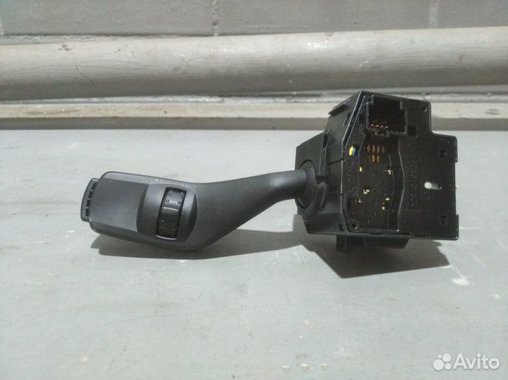 Подрулевой переключатель поворотников левый Ford
