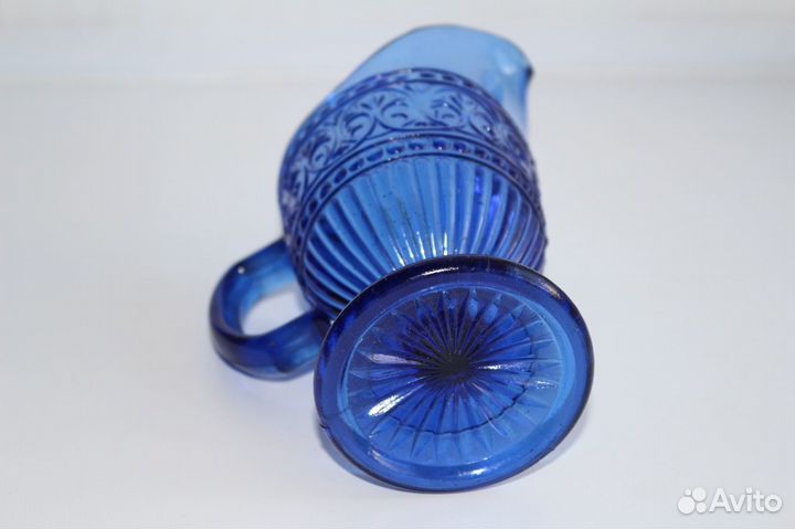 Старинный молочник сливочник кобальтовое стекло