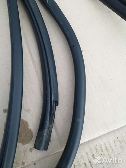 Уплотнители дверей Mitsubishi Lancer 9