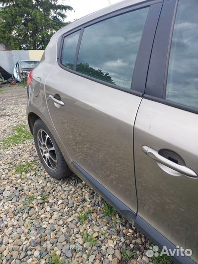 Дверь задняя правая Renault Megan 3 хетч