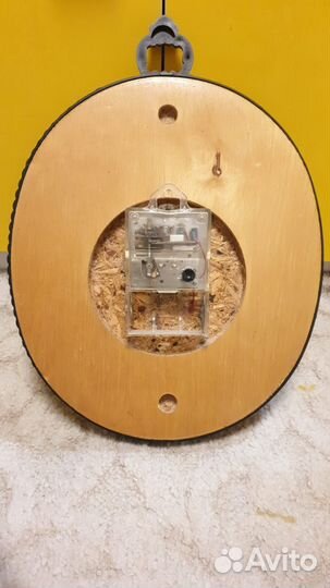 Отдам - Часы настенные СССР - янтарь