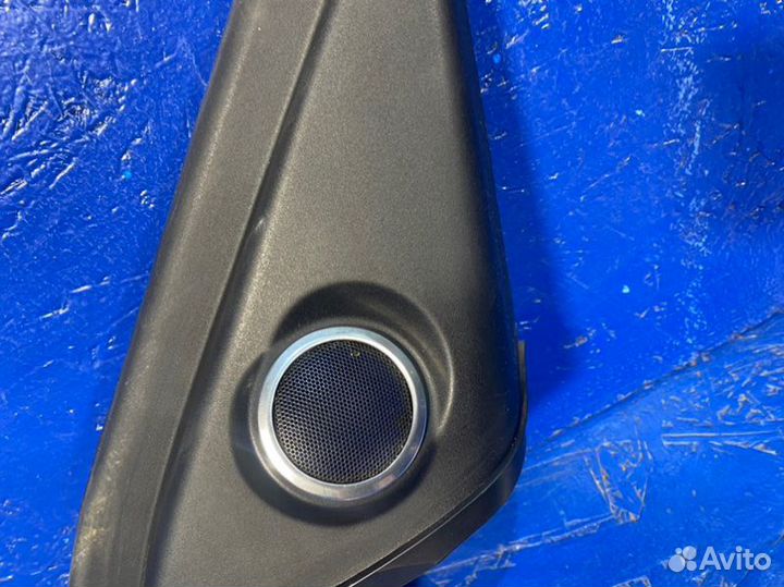 Молдинг стекла передний правый Land Rover Range