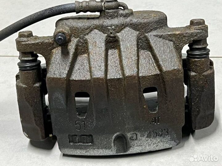 Суппорт тормозной передний Lexus Rx 4