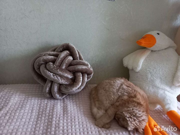 Декоративные подушки. подушка-узел