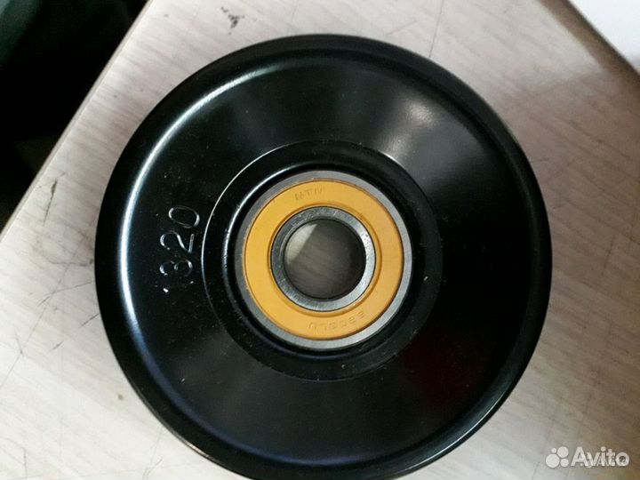 Ролик натяжителя приводного ремня toyota