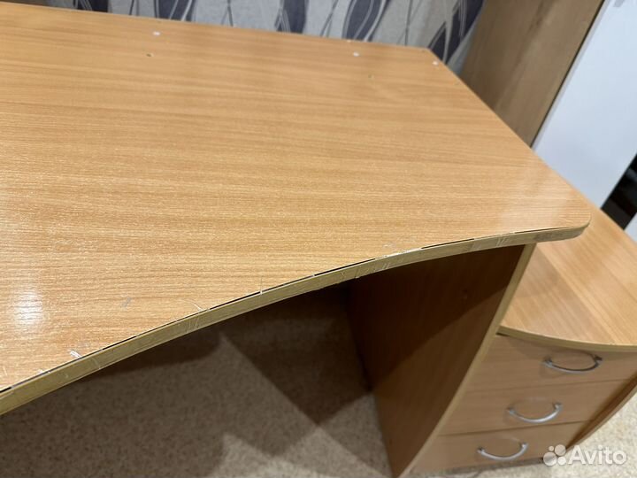 Компьютерный стол