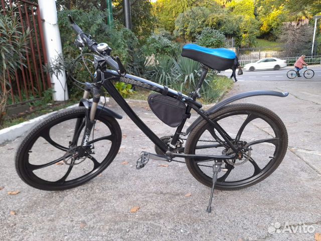 Велосипед на литых дисках BMW