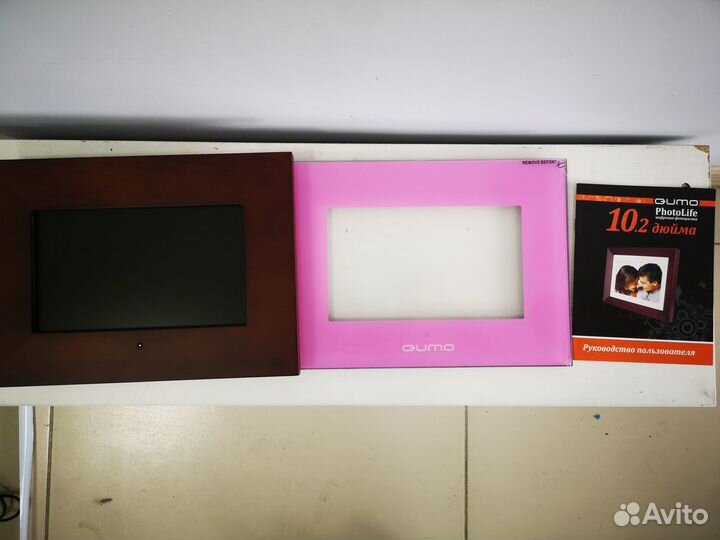 Цифровая фоторамка Qumo PhotoLife QS102.01 с пульт